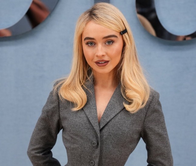 Pariis, Prantsusmaa - 27. juuni: (ainult toimetus - mittetoimetajaks kasutamiseks palun otsige heakskiitu moemajalt) Sabrina Carpenter osaleb Dior Homme meesteriiete kevadel/suvi 2026. aasta showl Pariisi moenädalal 27. juunil 2025 Pariisis Pariisis, Prantsusmaal. (Foto autor Francois Durand/Getty Images)
