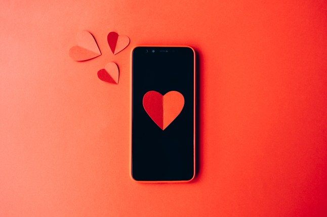 Internetis tutvumise kontseptsioon. Sõbrapäev, armastuse kontseptsioon