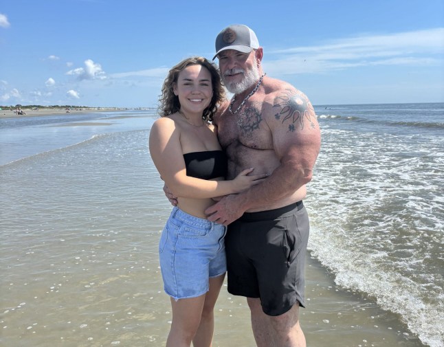 PILT Kennedy Newsilt/@han.anh.kd (PILDIL: HANNAH DICKSON, 23, KOOS OMA POISSA CHRIS WILLINGHAMI, 57) 23-aastane naine suhtleb pidevalt vanemate meestega, kuna temavanused poisid on liiga 