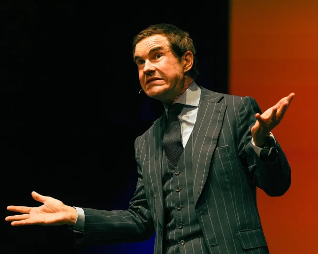 Jimmy Carr esineb Beaconi teatris