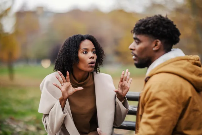 Paar arutleb pargis konflikti ajal tõsiselt