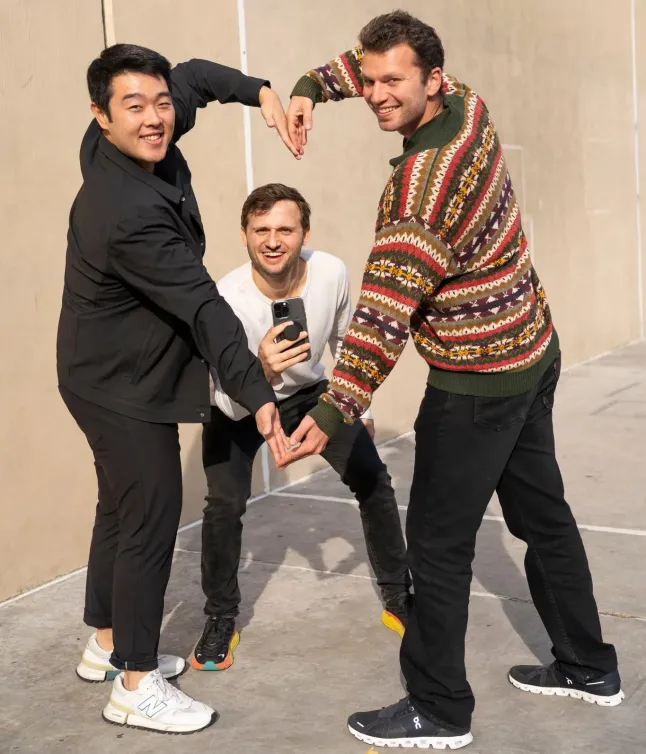 Victor, Aaron ja Jeremy, inimesed Meet Cutesi sotsiaalmeediakontode taga.