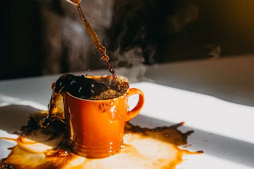 Ülevoolav tass kohvi