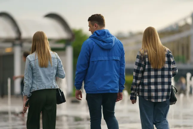 Inimesed jalutavad Moskva linnatänaval