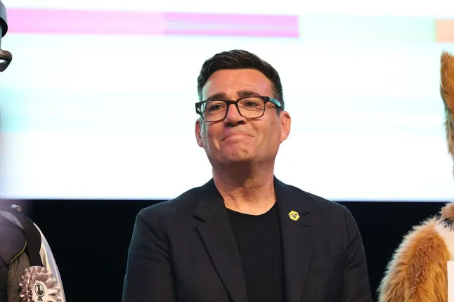 Manchesteri linnapea Andy Burnham Tööparteist reageerib pärast seda, kui ta kuulutati vahevalimiste võitjaks.