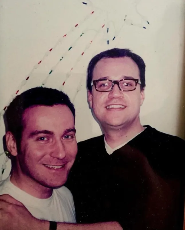 Andrew Smith Doctor Who kirjanik Russell T Davies (63) loob romantika modelli Oliver Cole'iga (27)