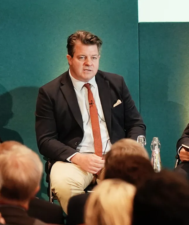 (vasakult paremale) Tyler Cowen, Christine McDaniel, Liam Halligan, Shanker Singham ja Douglas McWilliams Growth Commissioni – uue majandusteadlaste töörühma, mille pr Truss kutsus sõltumatu organina kokku ja mille eesmärk on leida lahendusi Lääne aeglasele kasvule Londonis One Great George Streetil, käivitamisel. Pildi kuupäev: kolmapäev, 12. juuli 2023.