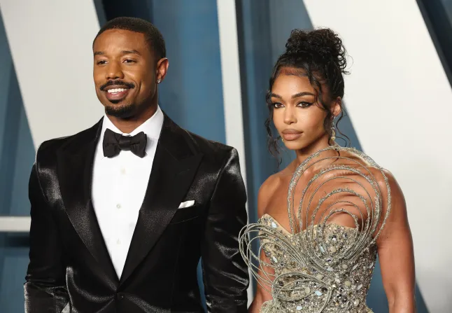 BEVERLY HILLS, CALIFORNIA – 27. MÄRTS: (LR) Michael B. Jordan ja Lori Harvey osalevad 27. märtsil 2022 Californias Beverly Hillsis Wallis Annenbergi etenduskunstide keskuses 2022. aasta Vanity Fairi Oscari peol, mille võõrustas Radhika Jones. (Foto Arturo Holmes/FilmMagic)