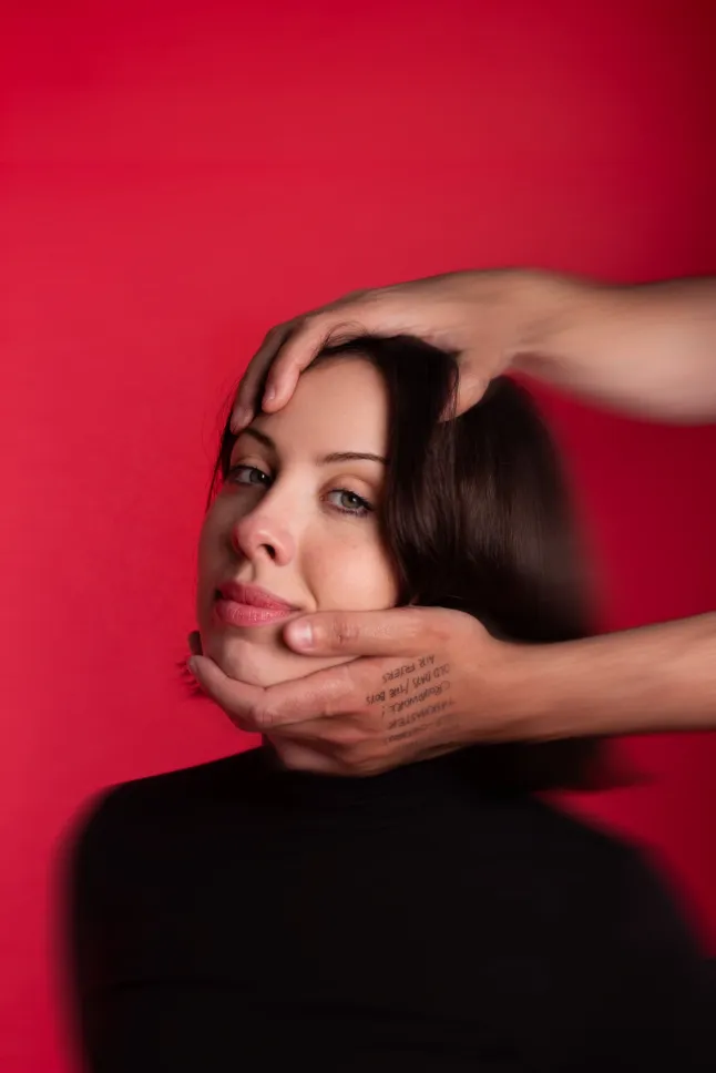 Edinburgh Fringe'i esineja, kelle kehale tätoveeriti kõigi meeste emade nimed, kellega ta magas, Harriet Richardson