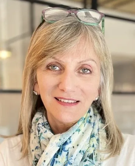 Autor Laura Collinsi foto