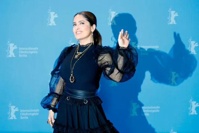 epa13206265 (FILE) – Salma Hayek poseerib 70. iga-aastase Berliini rahvusvahelise filmifestivali (Berlinale) fotokõne ajal Berliinis, Saksamaal, 26. veebruaril 2020 (uuesti välja antud 2. septembril 2026). Mehhiko-Ameerika näitleja ja filmiprodutsent Sama Hayek saab 2026. aastal 60-aastaseks. Ajakirja Time andmetel on ta üks Hollywoodi võimsamaid ja mõjukamaid ladina kuulsusi. EPA/RONALD WITTEK *** Kohalik pealdis *** 55907199