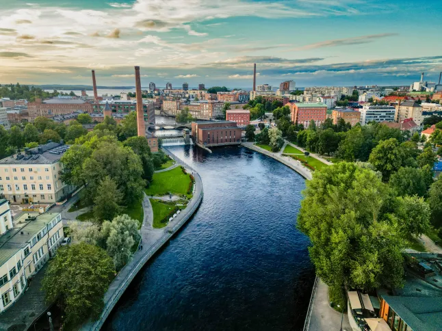Õhuvaade Tampere Tammerkoski kesklinna kohal, Soomes