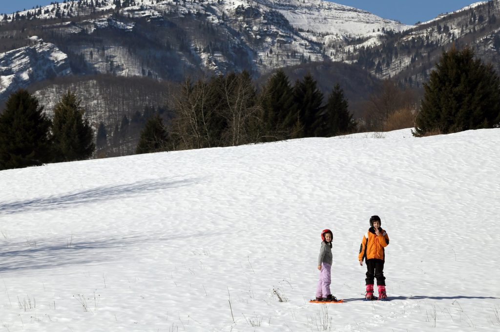 Lihtne räätsadega sõitmine lastega: ilusaimad marsruudid läbi metsade ja pelgupaikade